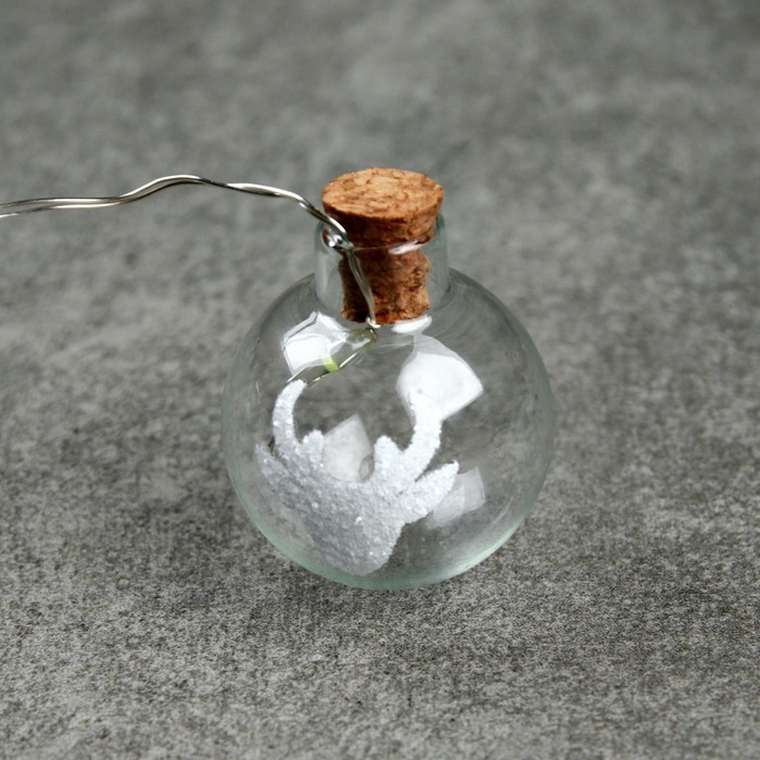 Гирлянда &laquo;Нить&raquo; 1.6 м с насадками &laquo;Шарики с оленем&raquo;, IP20, серебристая нить, 15 LED, батарейки ААх2 (нет в комплекте), свечение белое