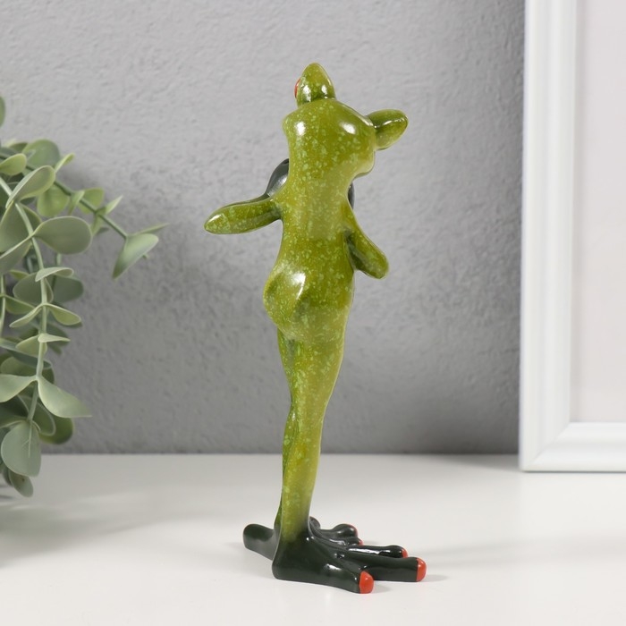 Сувенир полистоун лак "Лягуха показывает сердечко лапками" 7,5х5,8х16 см