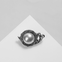 Брошь &laquo;Улиточка&raquo; с жемчужиной, цвет белый в серебре (неделимая фасовка 12 шт., цена за шт.)