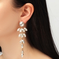 Серьги висячие со стразами &laquo;Гроздь&raquo; лиственная, цвет белый в золоте, 9,5 см