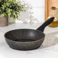 Сковорода &laquo;Алёна&raquo;, d=20 см, пластиковая ручка, антипригарное покрытие, цвет чёрный