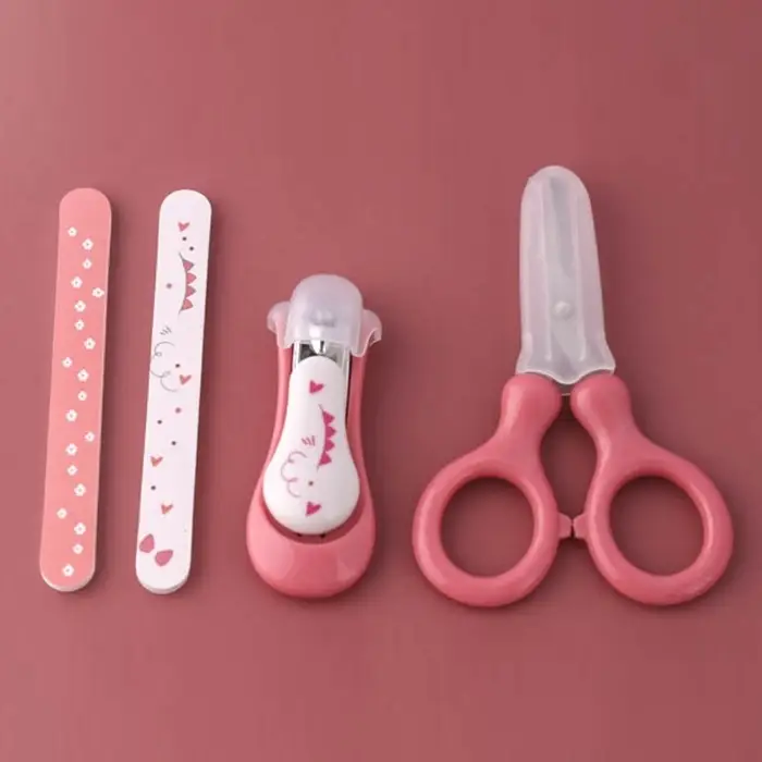 Детский маникюрный набор (ножницы, книпсер, пилочки), цвет красный