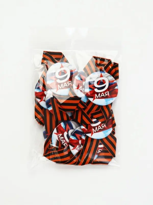 Значок с лентой с лентой "9 мая звезда" триколор