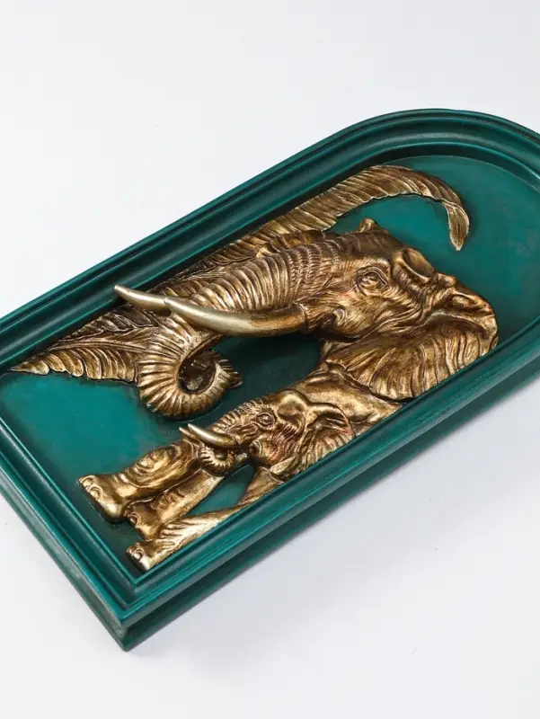 Панно интерьерное полистоун "Слоны в джунглях" зелёный с золотом 18,7х7,5х36,7 см