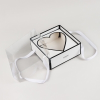 Коробка для цветов с формовым вкладышем и PVC крышкой &laquo;Present&raquo;, 23.5 х 23.5 х 15 см