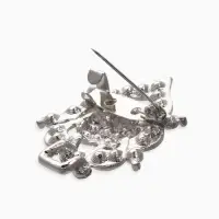 Зажим для кардигана "Ажур", кокошник, цвет белый в серебре