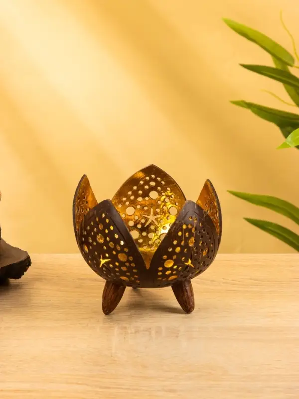 Подсвечник из кокоса &laquo;Бутон&raquo;, 15&times;15&times;13 см, коричнево-золотой