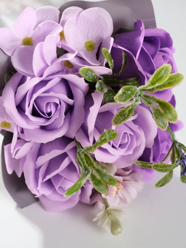 Букет из мыльных лепестков "Розы и флоксы в подарочной упаковке" сиреневый 12,5х12,5х20,5 см   10667