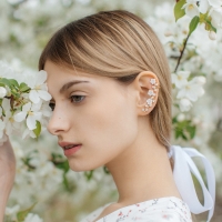 Серьга «Кафф» ромашки со стразами, цвет белый в золоте, L=5 см Серьга «Кафф» ромашки со стразами, цвет белый в золоте, L=5 см