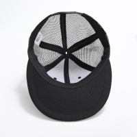 Кепка женская с прямым козырьком &laquo;Крутой&raquo;, цвет чёрный, сетка, р-р 56, с бусами