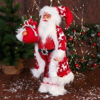 Дед Мороз "С фонариком и охапкой подарков" 50 см, красный