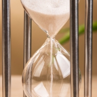 Песочные часы "Стороны света" 7,5х7,5х19 см, дерево, сталь