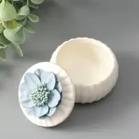 Шкатулка керамика "Голубой цветок" белая 7х7х6,5 см