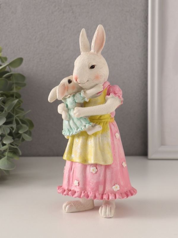Сувенир полистоун "Мама крольчиха с дочкой, в нарядных платьях" 8,5х7,5х19,5 см