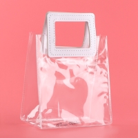 Пакет подарочный из ПВХ, белый, 17 х 15 х 8 см