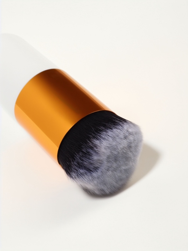 Кисть д/макияжа МИНИ 10*3,5см нейлон/пластик белый/золотой пакет QF