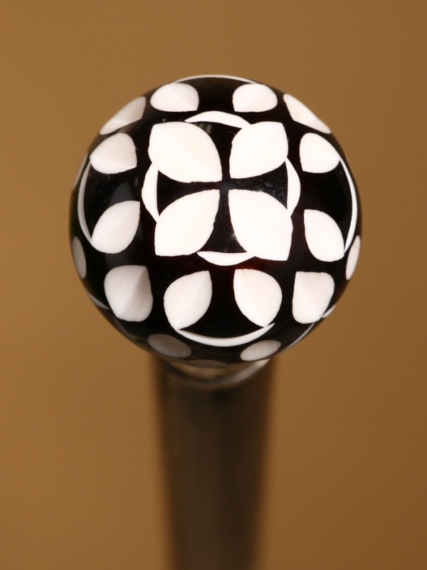 Трость 90 см. манговое дерево, латунь, смола