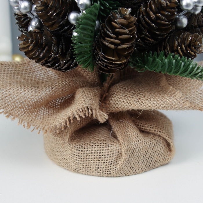 Искусственная ёлка с шишками &laquo;Зимнее волшебство&raquo; настольная, в мешочке, 30х16 см