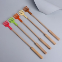 Массажёр - чесалка, универсальный, 40 &times; 4 &times; 3 см, цвет МИКС