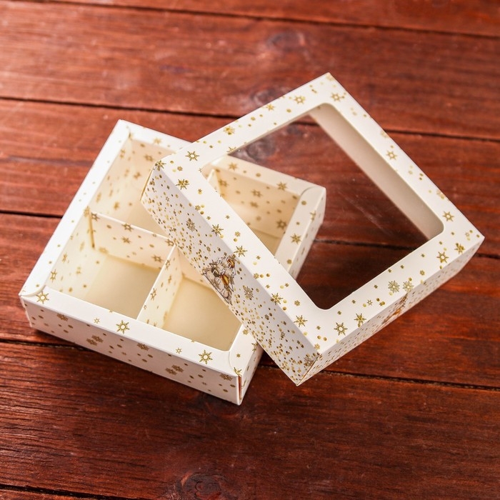 Новый год. Коробка для конфет 4 шт "Золотые звёзды" подарочная новогодняя упаковка, 12,6 х 12,6 х 3,5 см.