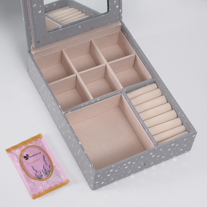 Шкатулка кожзам для украшений с зеркалом "Сердечки" серая матовая тиснение 15х21,5х5,5 см