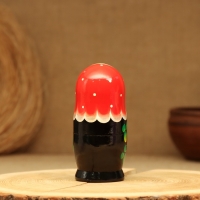 Матрёшка &laquo;Земляничка&raquo;, красный платок, 3 кукольная, 10-12 см