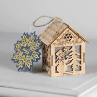 Ёлочная игрушка &laquo;Домик со снеговиком&raquo;, от батареек, свечение тёплое белое