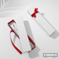 Коробочка подарочная под браслет/цепочку/часы «Лента», 21×4 (размер полезной части 20,2×3,8 см), цвет бело-бордовый Коробочка подарочная под браслет/цепочку/часы «Лента», 21×4 (размер полезной части 20,2×3,8 см), цвет бело-бордовый