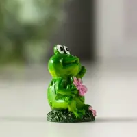 Сувенир полистоун "Лягушонок на полянке" МИКС 2х1,8х3,5 см