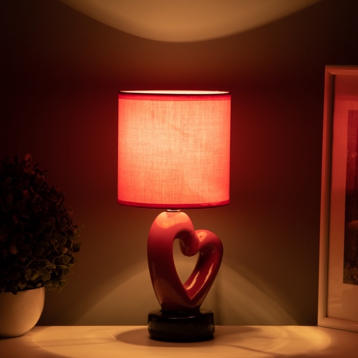 Настольная лампа с абажуром RISALUX &laquo;Сердце&raquo;, Е14, 40 Вт, красный, фигурное основание, 13&times;13&times;29 см