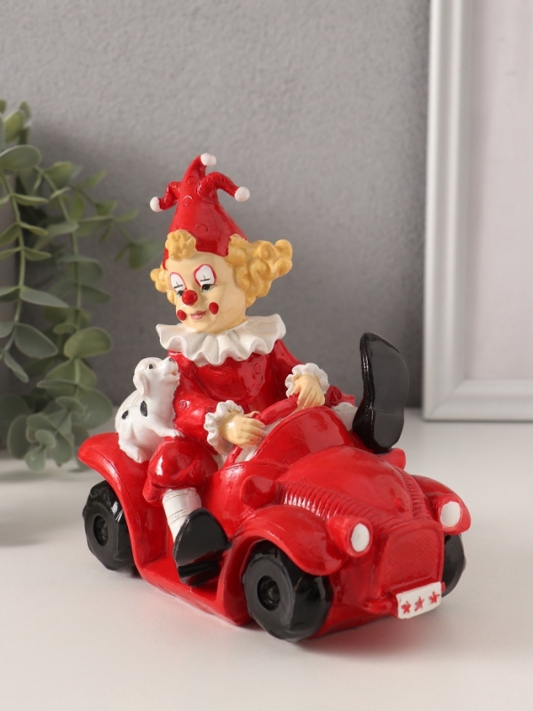 Копилка полистоун "Клоун с пёсиком в автомобиле" красно-белый 14,5х9,5х15 см