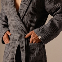 Халат вафельный мужской SL HOME: Chess "Гри Сандре", размер M, 100% хлопок, 340 г/м2 Халат вафельный мужской SL HOME: Chess "Гри Сандре", размер M, 100% хлопок, 340 г/м2