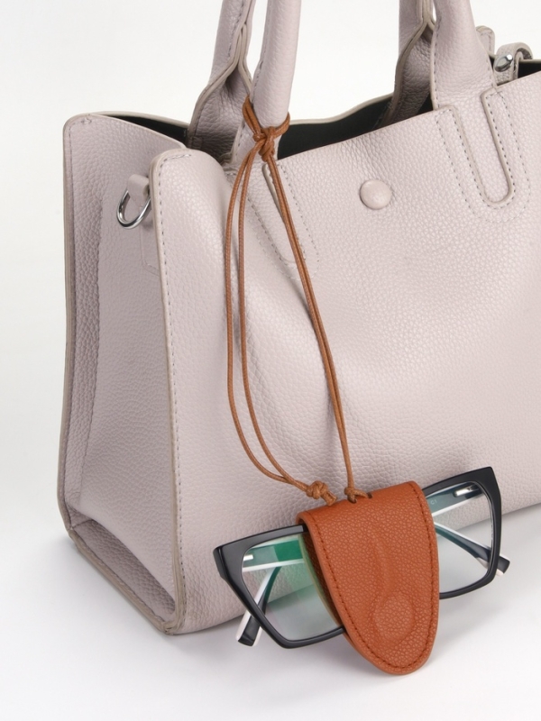 Держатель для очков на шею, шнурок  88 см, 4.5 х 7 см, коричневый