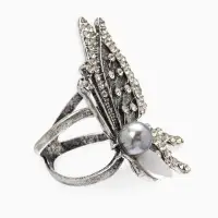 Кольцо для платка "Бабочка профиль", цвет белый в чернёном серебре