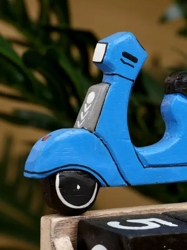 Календарь настольный &laquo;Мопед&raquo;, 14&times;5.5&times;14 см, дерево, синий