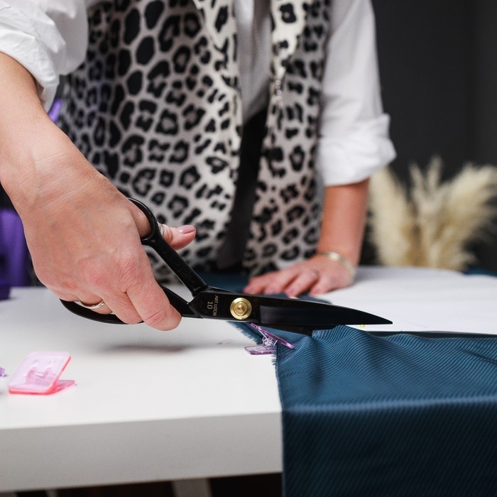 Ножницы закройные, скошенное лезвие, прорезиненные ручки, 10", 25 см, цвет чёрный