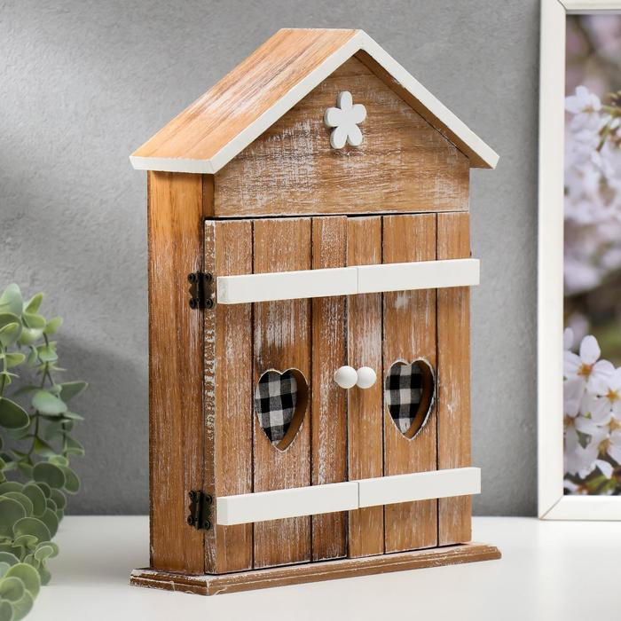 Ключница дерево 6 крючков "Дом со ставнями-сердечками" 29,5х22,5х6 см