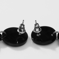 Серьги акрил &laquo;Ножи&raquo; окровавленные, цвет красно-белый в чёрном металле