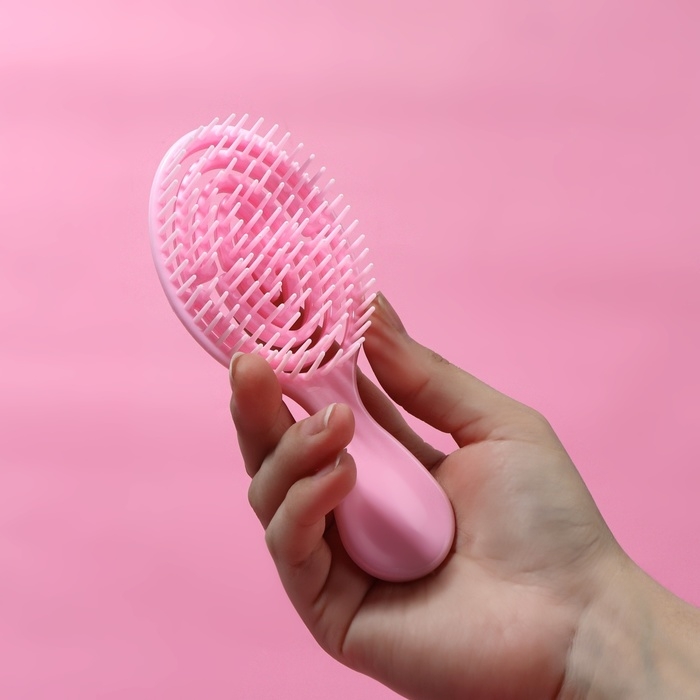 Расчёска - мини массажная, 5,5 × 14 см, цвет нежно - розовый Расчёска - мини массажная, 5,5 × 14 см, цвет нежно - розовый