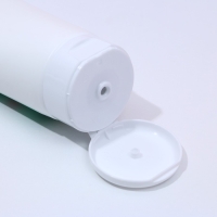 Подарочный набор косметики &laquo;Для рожденной кайфовать&raquo;, гель для душа во флаконе виски 250 мл и крем для тела 200 мл, Новый Год