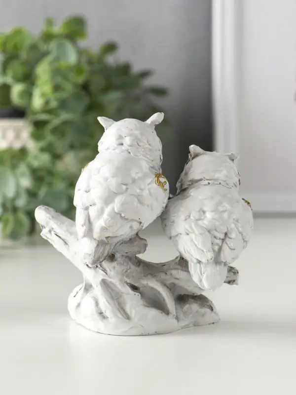 Сувенир полистоун "Белые филины на коряге" 5х9х8,5 см