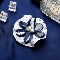 Резинка для волос бант &laquo;Школьница&raquo;, мелкий горошек и бусинки, d=7.5 см, бело-синяя