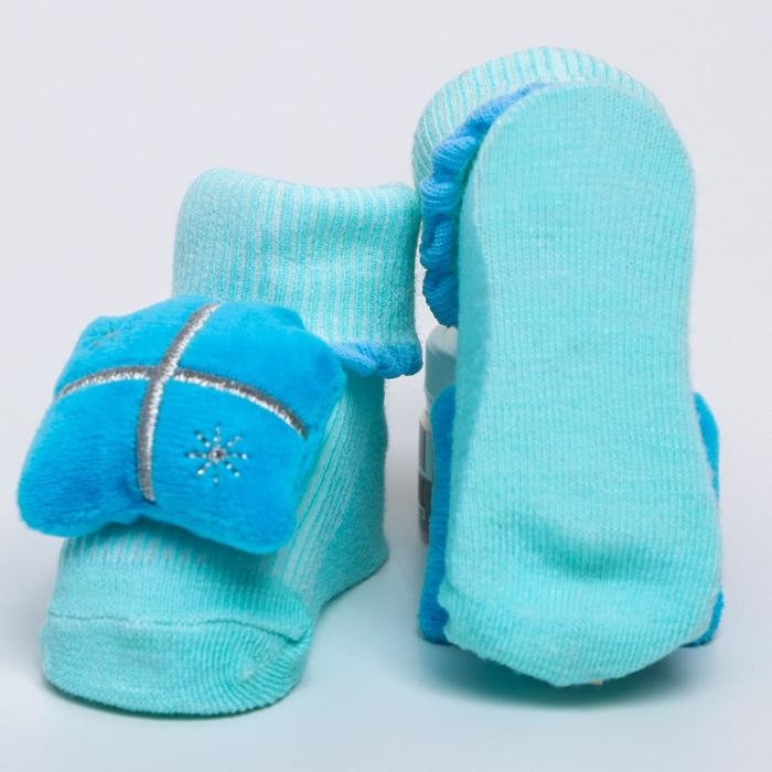 Подарочный набор для малыша: носочки погремушки + браслетики погремушки &laquo;Сказка на Новый Год&raquo;, подарочная упаковка