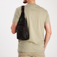 Сумка-слинг мужская, искусственная кожа, отверстие для наушников, цвет коричневый Сумка-слинг мужская, искусственная кожа, отверстие для наушников, цвет коричневый