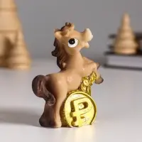 Сувенир полистоун "Лошадка с монетой - рубль" МИКС 6,5х2,6х7 см