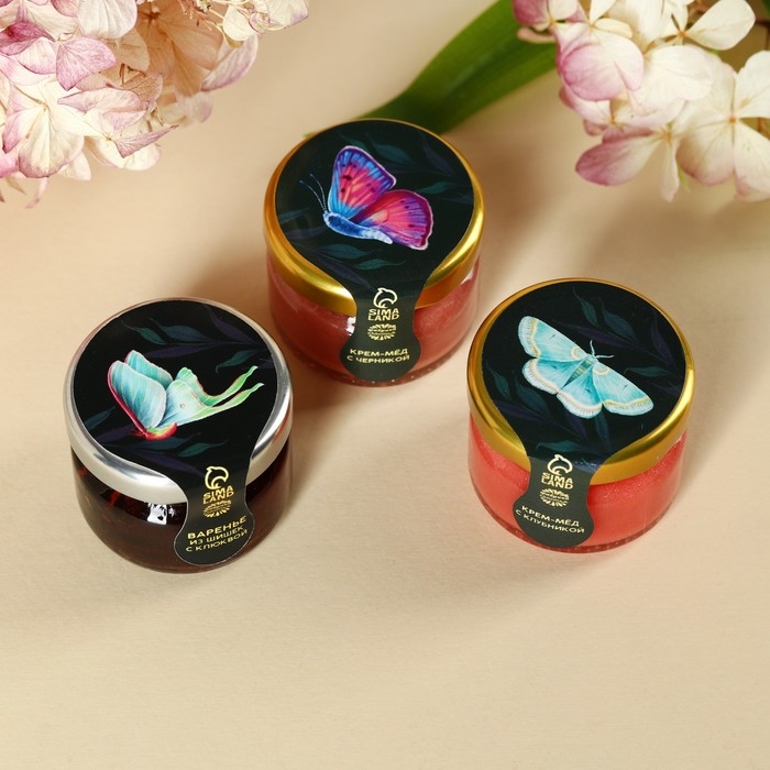 Набор &laquo;Цвети от счастья&raquo;: чай чёрный со вкусом клубники 50 г., кофе со вкусом нуги 50 г., варенье из сосновых шишек с клюквой 30 г., крем-мёд с клбуникой, 30 г., крем-мёд с черникой 30 г.