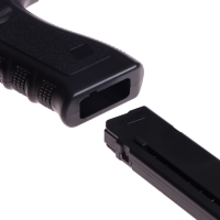 Пистолет &laquo;Глок&raquo;, мягкие пули и вылетающие гильзы, автоматическая перезарядка