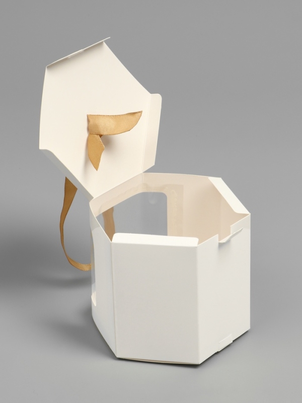 Коробка подарочная шестигранная, с окном, белая, 18 х 10 х 10 см