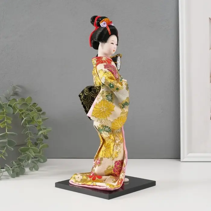 Кукла коллекционная "Гейша в шелковом кимоно с барабаном" 22,5 см