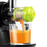 Соковыжималка Kitfort КТ-1111-1, шенковая, 150 Вт, 80 об/мин, чёрно-зеленая Соковыжималка Kitfort КТ-1111-1, шенковая, 150 Вт, 80 об/мин, чёрно-зеленая